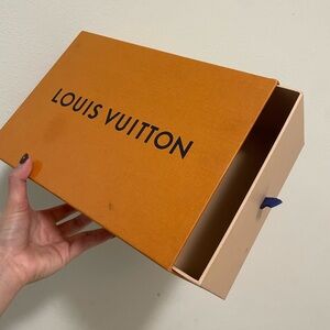 Louis Vuitton Pull Out Box!